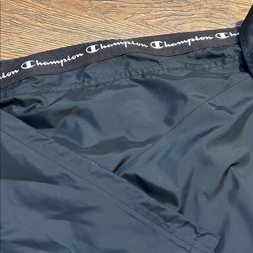 Champion Women's Black Cropped Windbreaker Jacket - Picture 4 of 7